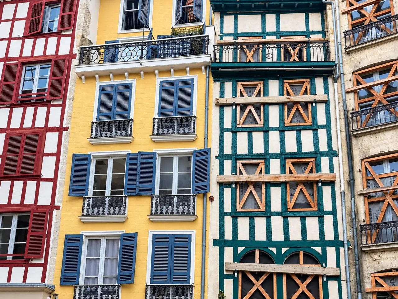 Façades colorées à colombages